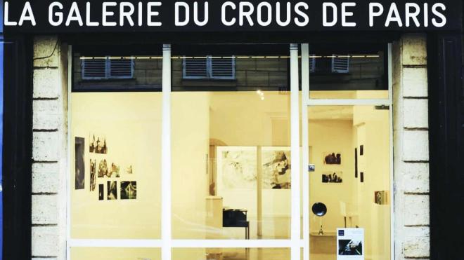 Das Bild zeigt das Schaufenster der Galerie du Crous de Paris.