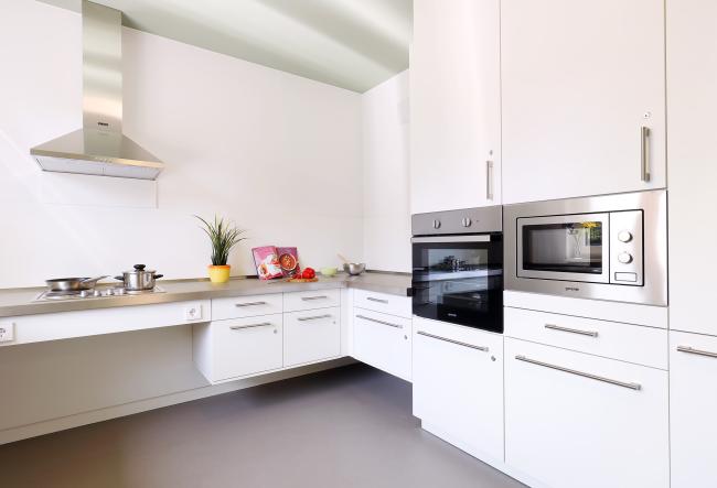 Barrier-free kitchen in a hall of residence of studierendenWERK.