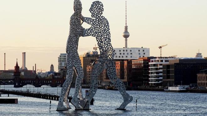 Molecule Man Berlin Spree