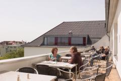 Sitzgelegenheiten auf der Terrasse / seatings on the terrace  © Luise Wagener