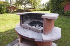 Gartenbereich: Grillplatz / garden: barbecue area  © Luise Wagener 2014