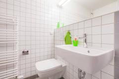 Bad mit Dusche / bathroom with shower  © Luise Wagener 2016